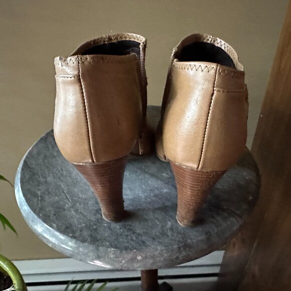 STYLE & CO Women's Tan Booties ~ Size 7 - Picture 2 of 4